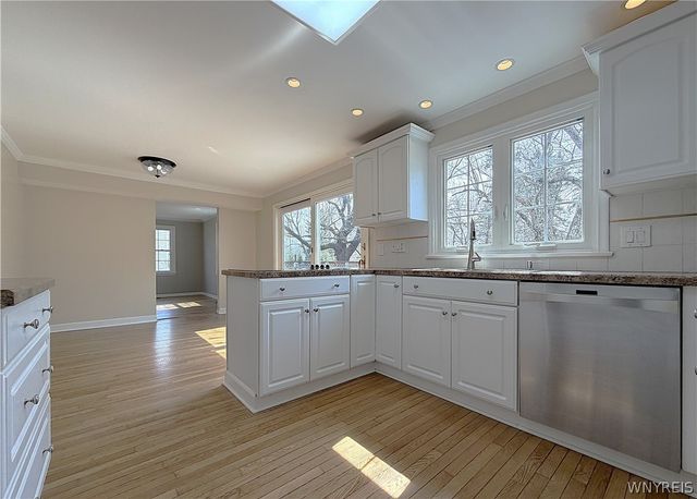 10151 Pineledge Drive South, Clarence, NY 14031