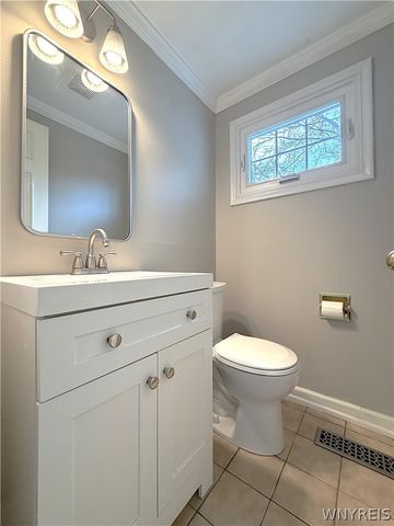 10151 Pineledge Drive South, Clarence, NY 14031