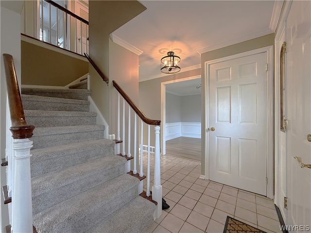 10151 Pineledge Drive South, Clarence, NY 14031