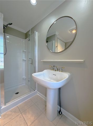 10151 Pineledge Drive South, Clarence, NY 14031
