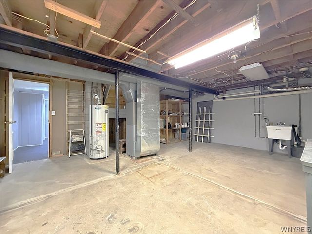 10151 Pineledge Drive South, Clarence, NY 14031