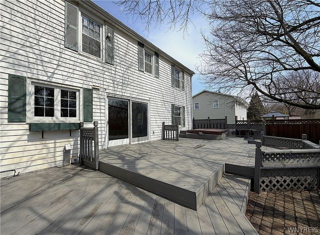 10151 Pineledge Drive South, Clarence, NY 14031