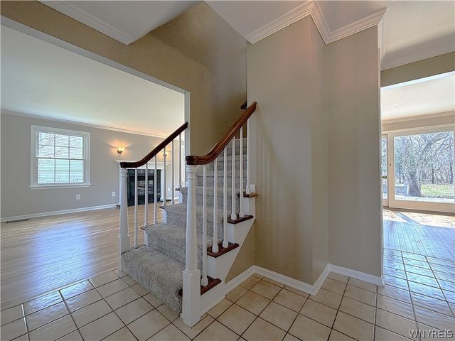 10151 Pineledge Drive South, Clarence, NY 14031