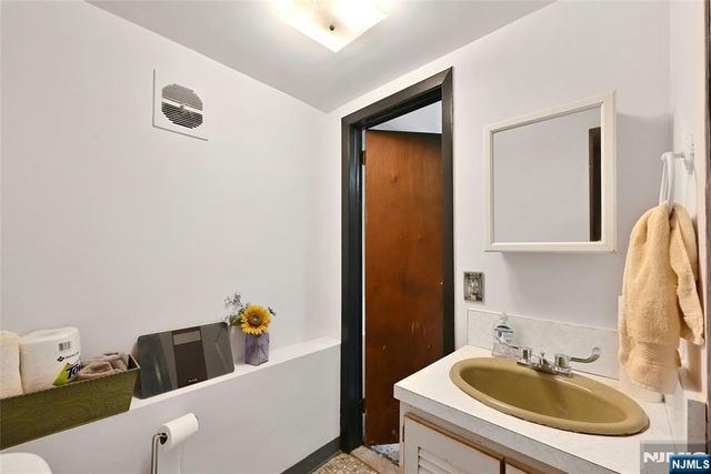 347 Chestnut Avenue, South Hackensack, NJ 07606