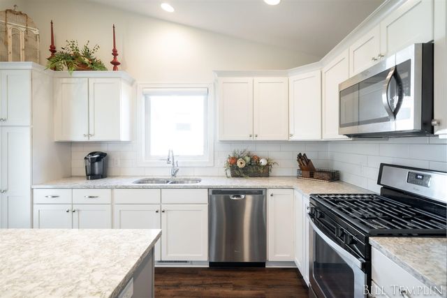 6553 Potters Wheel Drive, Caledonia, MI 49316