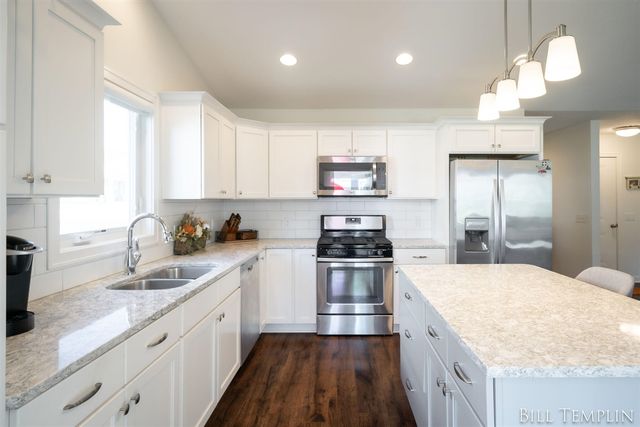 6553 Potters Wheel Drive, Caledonia, MI 49316