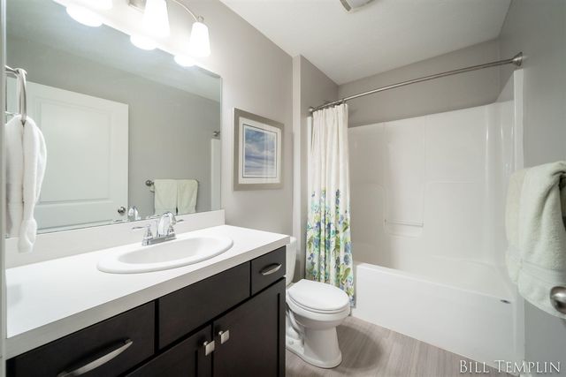 6553 Potters Wheel Drive, Caledonia, MI 49316