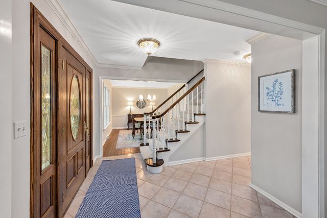 1378 Colonial Square, Wheaton, IL 60189