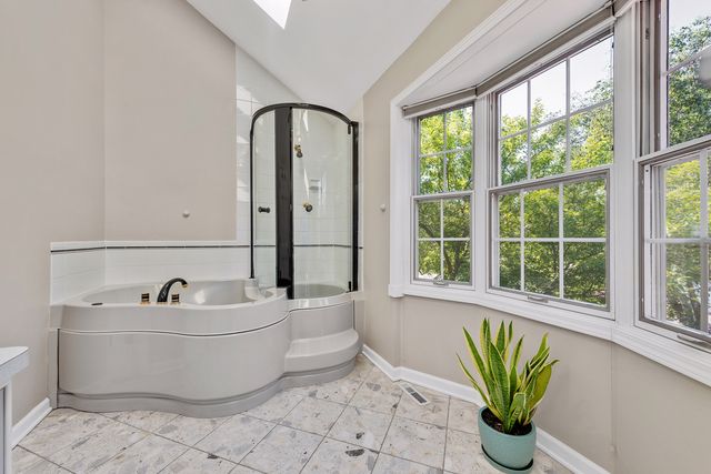 1378 Colonial Square, Wheaton, IL 60189