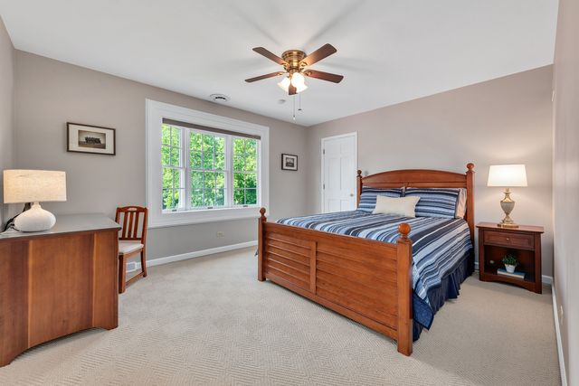 1378 Colonial Square, Wheaton, IL 60189