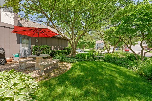 1378 Colonial Square, Wheaton, IL 60189