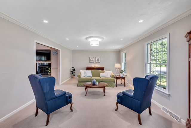 1378 Colonial Square, Wheaton, IL 60189