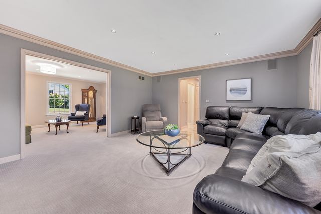 1378 Colonial Square, Wheaton, IL 60189