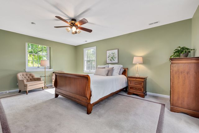 1378 Colonial Square, Wheaton, IL 60189