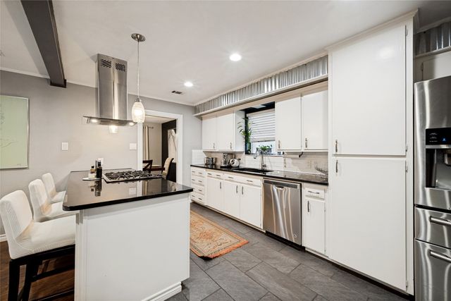 5024 Fall River Drive, Fort Worth, TX 76103