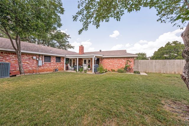 5024 Fall River Drive, Fort Worth, TX 76103