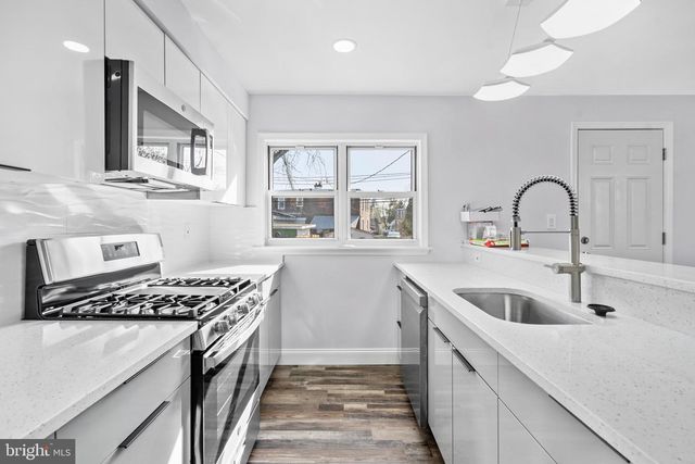 218 E COUNTY LINE RD, Hatboro, PA 19040