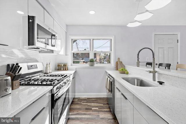 218 E COUNTY LINE RD, Hatboro, PA 19040