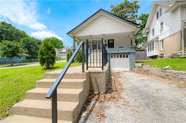 346 Kensington Avenue, Kansas City, MO 64124