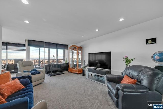 5 Horizon Road 2909, Fort Lee, NJ 07024