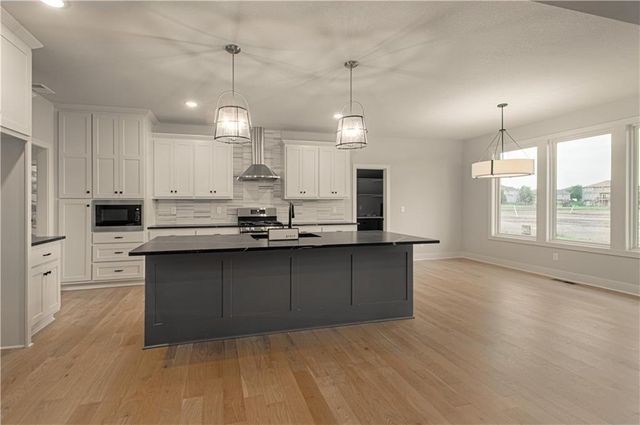 2333 Fishing Lane, Kearney, MO 64060