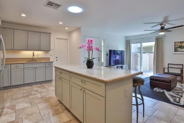 1421 Sunflower Circle N, Palm Springs, CA 92262