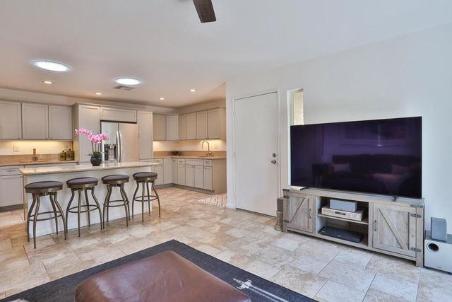 1421 Sunflower Circle N, Palm Springs, CA 92262