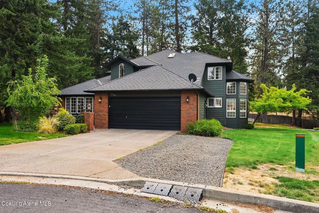 1280 E Glenmore Ct, Hayden, ID 83835