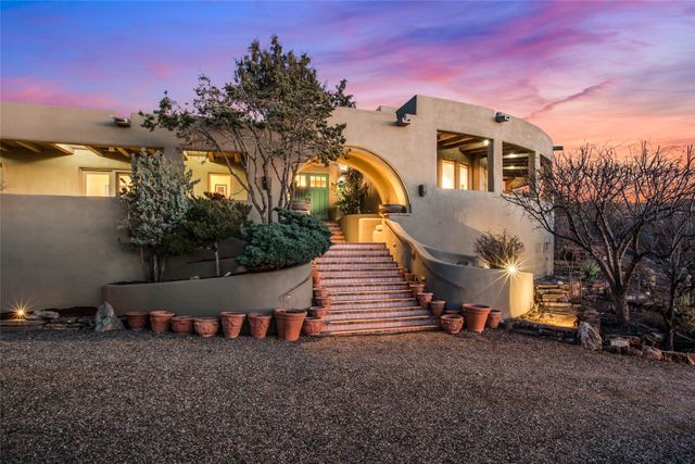 1301 Hummingbird Court, Santa Fe, NM 87501