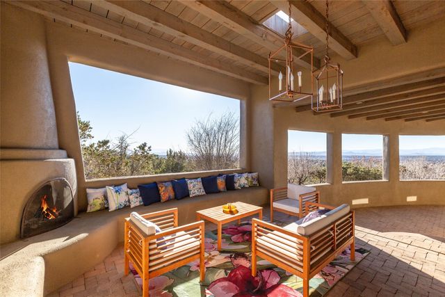 1301 Hummingbird Court, Santa Fe, NM 87501