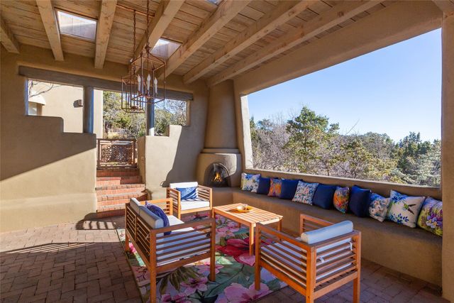 1301 Hummingbird Court, Santa Fe, NM 87501