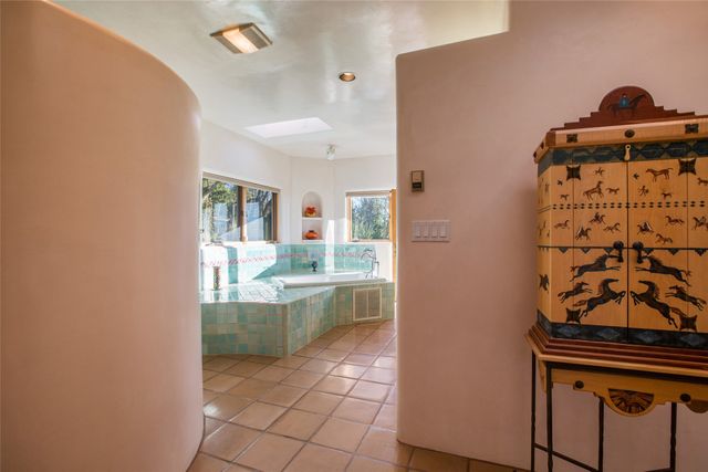 1301 Hummingbird Court, Santa Fe, NM 87501