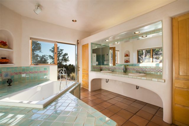 1301 Hummingbird Court, Santa Fe, NM 87501