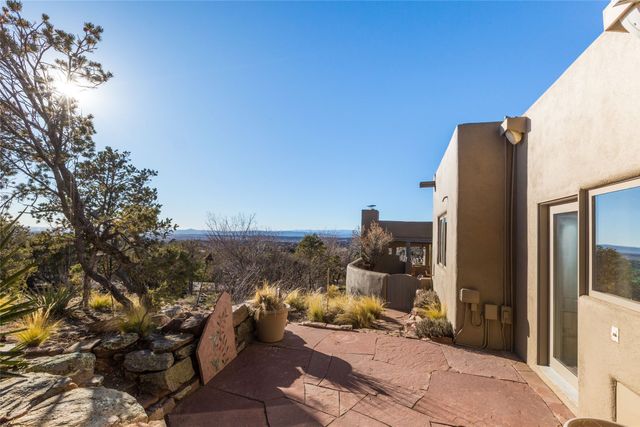 1301 Hummingbird Court, Santa Fe, NM 87501