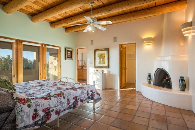 1301 Hummingbird Court, Santa Fe, NM 87501