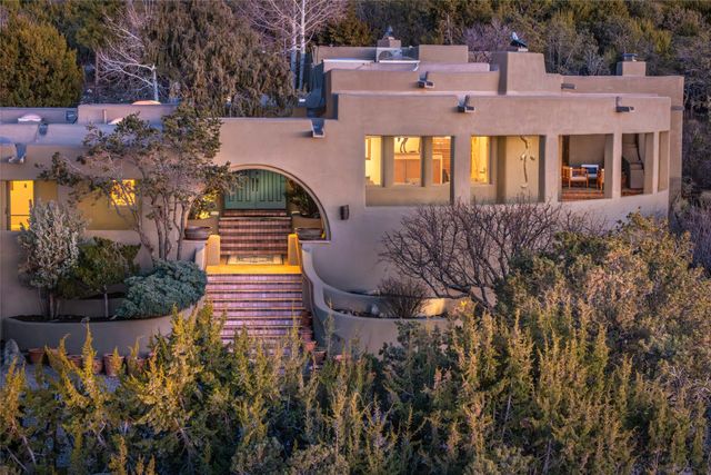 1301 Hummingbird Court, Santa Fe, NM 87501