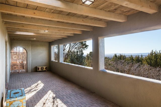 1301 Hummingbird Court, Santa Fe, NM 87501