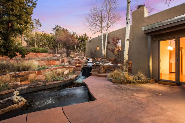 1301 Hummingbird Court, Santa Fe, NM 87501