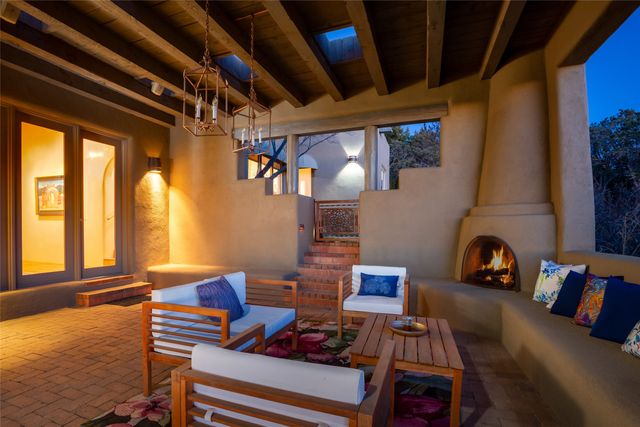 1301 Hummingbird Court, Santa Fe, NM 87501