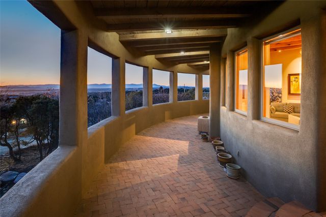 1301 Hummingbird Court, Santa Fe, NM 87501