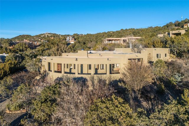 1301 Hummingbird Court, Santa Fe, NM 87501