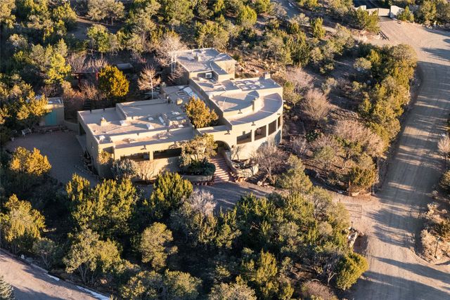 1301 Hummingbird Court, Santa Fe, NM 87501