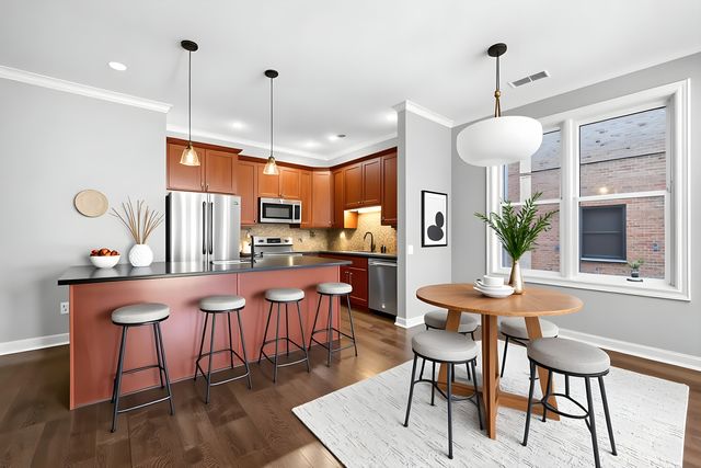 1355 W WASHINGTON Boulevard 4D, Chicago, IL 60607