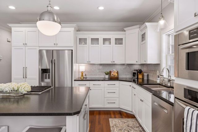 238 Broadway Avenue N, Wayzata, MN 55391