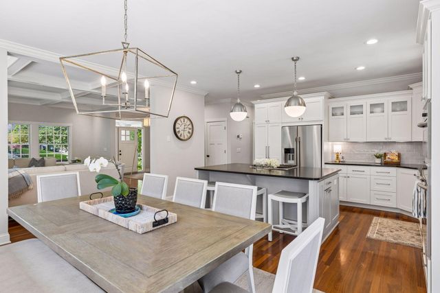 238 Broadway Avenue N, Wayzata, MN 55391