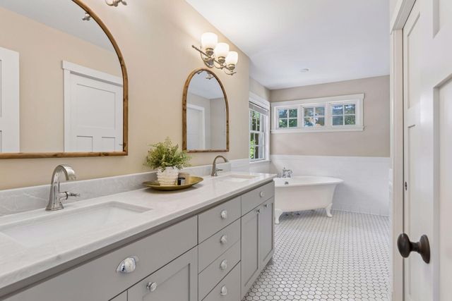 238 Broadway Avenue N, Wayzata, MN 55391