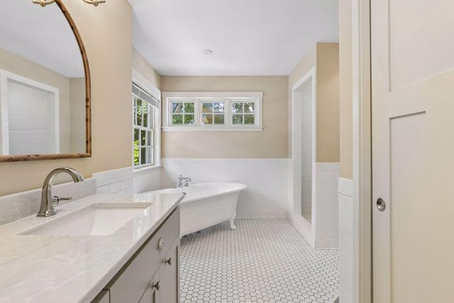 238 Broadway Avenue N, Wayzata, MN 55391