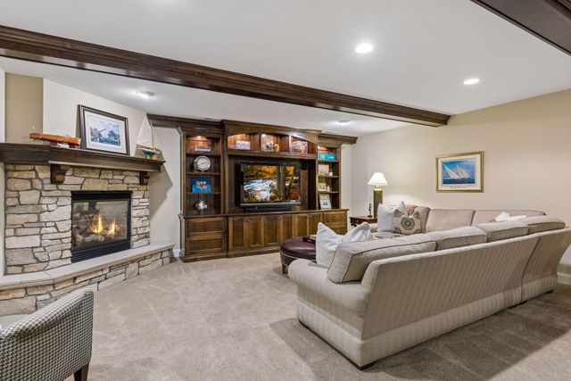 238 Broadway Avenue N, Wayzata, MN 55391