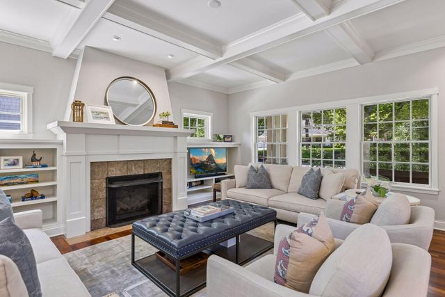 238 Broadway Avenue N, Wayzata, MN 55391