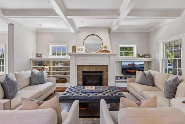 238 Broadway Avenue N, Wayzata, MN 55391